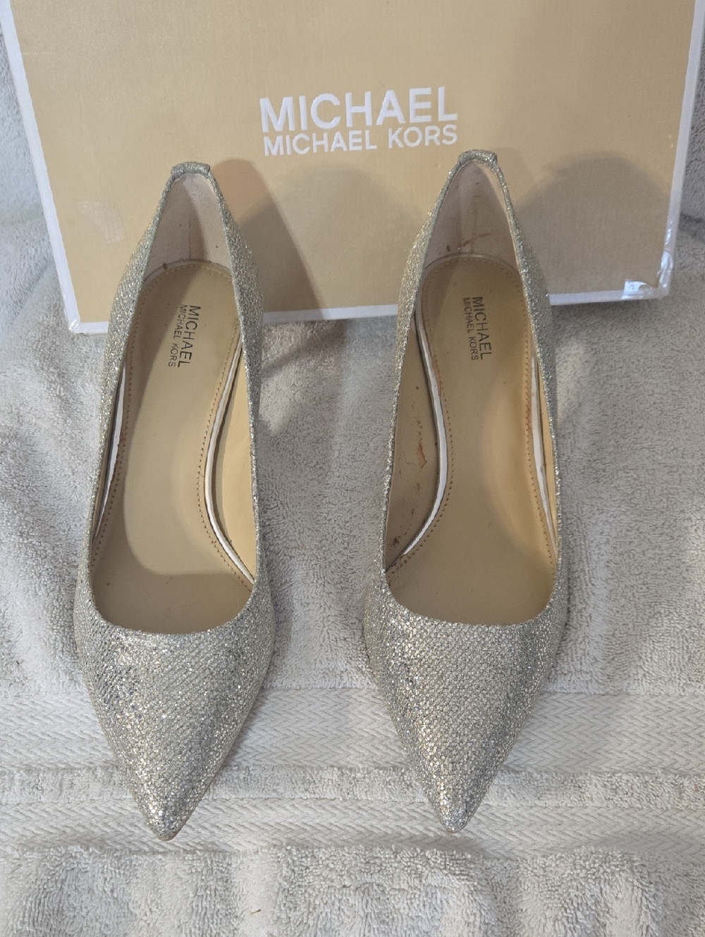 Michael Kors Glittery Silver Pointed Pumps